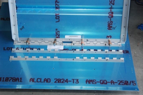 Rear view, hinge detail