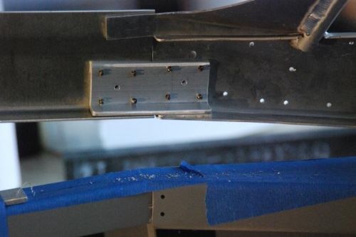 Side attach bracket, left.