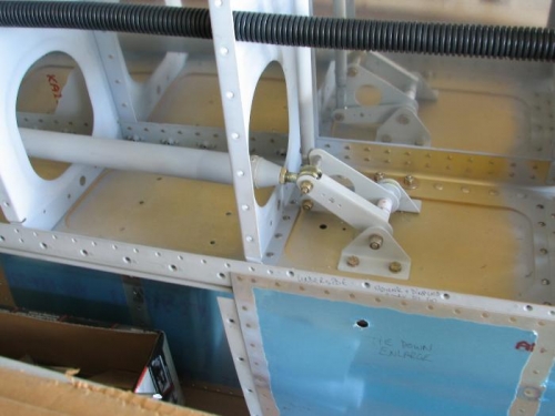 Starboard controls rods bolted and torqued to the pivot bracket.