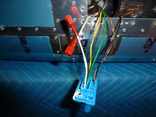 pilot side wing connector