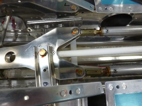 Flaperon mixer with pushrods