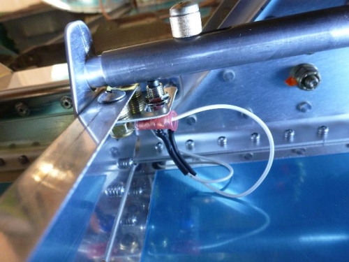 right spar pin switch w/ground