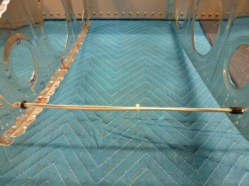 right wing wire ties between ribs