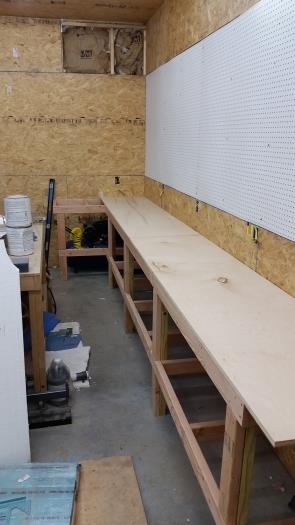 I built 17 ft of extra workbench space based on the EAA benches