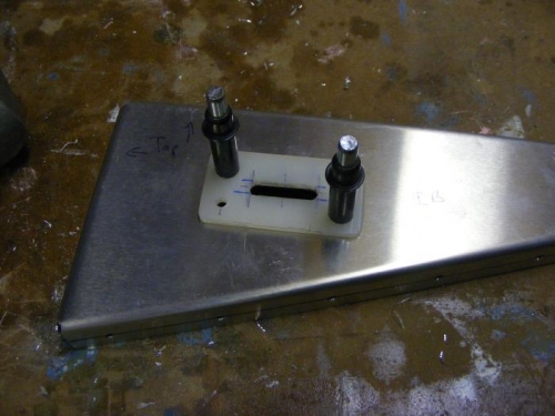 Control plate on inboard rib