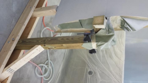 Wing holding jig