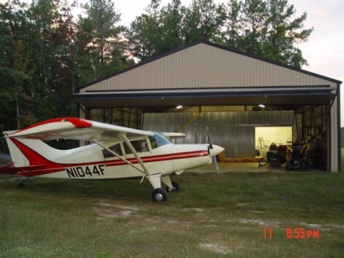 Maule, Hangar with shop open