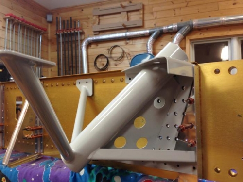 Landing gear on spar