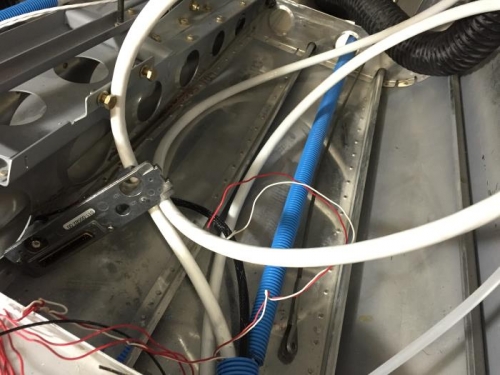 Transponder and battery wires