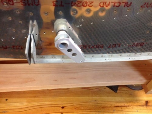 Flap attachment on outside skin at wing