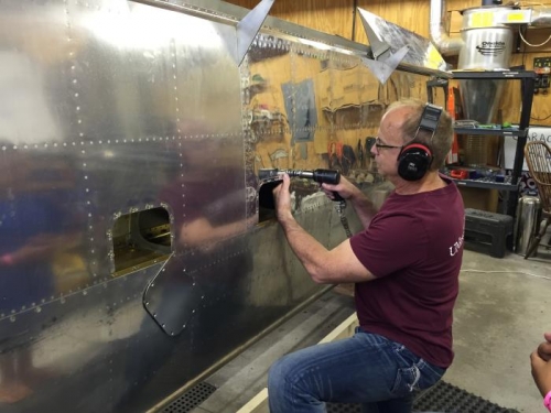 Riveting lower skins