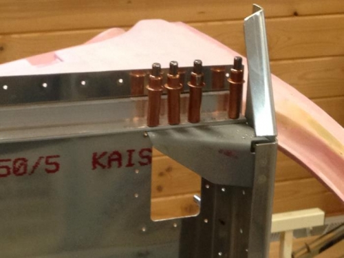 Mid fuselage longeron and gusset