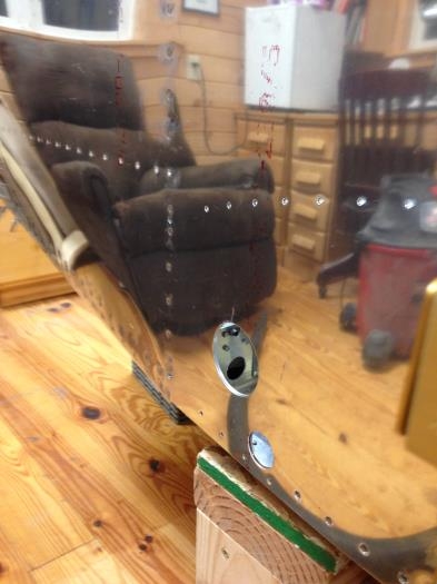 Minimal buckle in side skin