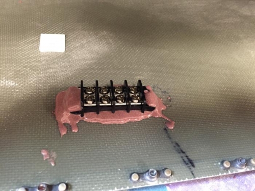 Ground bar in wing tip