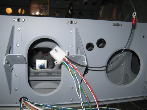 Roll servo connection from aft bulkhead installed