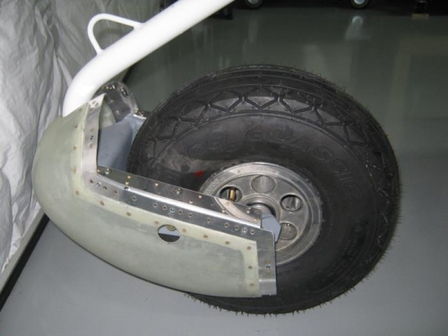 Nose gear, front fairing installed