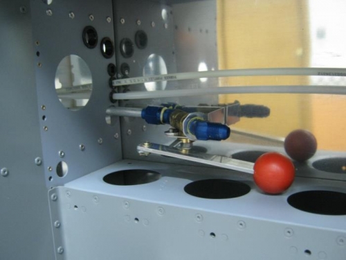 Connecting fuel line pump to the aft end of fuel shutoff valve