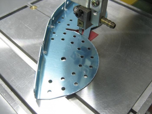 Separate the F1206B rear spar receptacle support