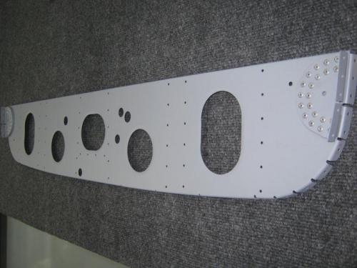 Rivet rear spar/receptacle to the bulkhead