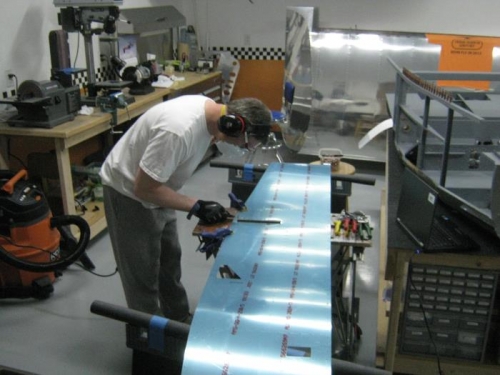 Opening spar penetration hole using Dremmel with cutting wheel