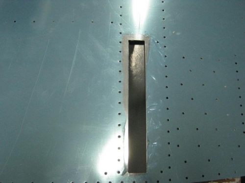 Expanded left spar penetration hole