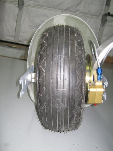 Attach wheel fairing front to brackets and check the clearance.