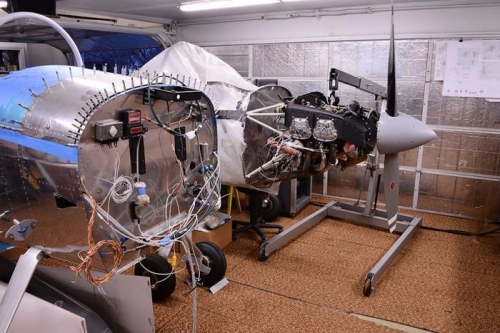 Removing engine from the old fuselage.