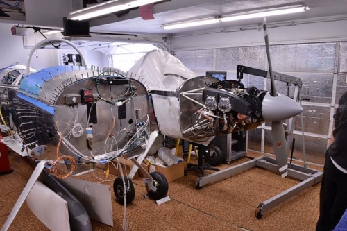 Removing engine from the old fuselage.
