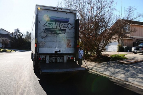 Lycoming IO-390 Arrives - Vitran Truck Unloads