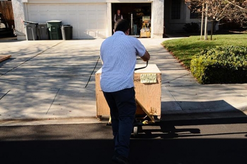 Lycoming IO-390 Arrives - Vitran Truck Unloads