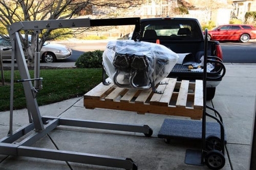 Lycoming IO-390 Arrives - Removal From Pallet