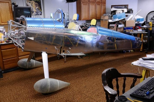 Fuselage On Gear, Wheel Pants Complete