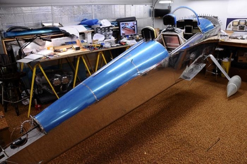 Fuselage On Gear, Wheel Pants Complete