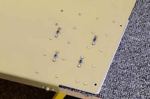 Skin Stiffener Riveted On - Platenuts For Mouting