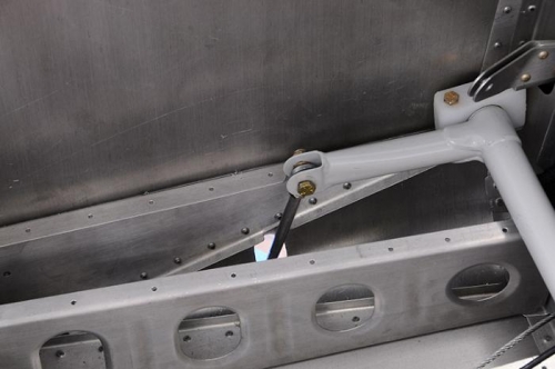 Right Flap Push Rod - Flaps DOWN