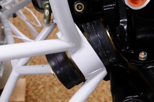 IO-390 Engine Mounting - Bottom Bolts In