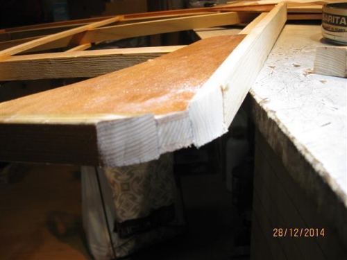 Rounded stab leading edge corner