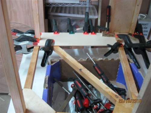 Front upper guesset right