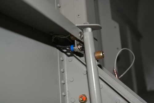 co-pilot side spar pin switch