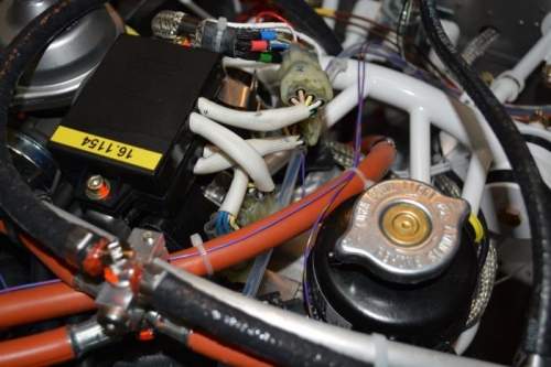 attach manifold pressure hose