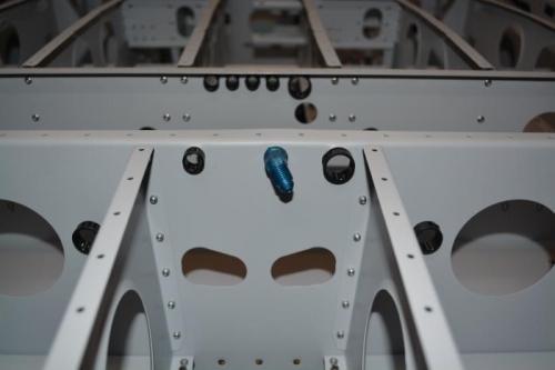 fuel lin fitting (AN837D) attached and aligned to 33 deg