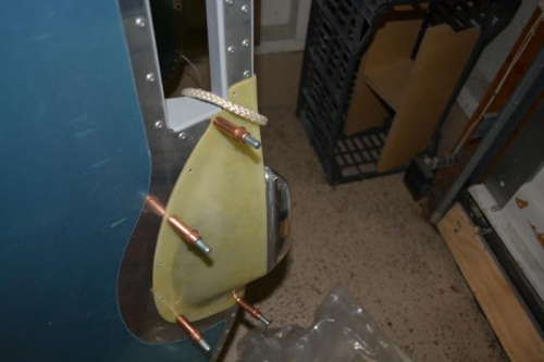 right wingtip light fit check