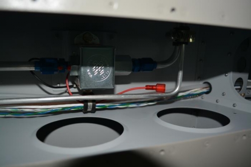 Fuel pump spade clamp