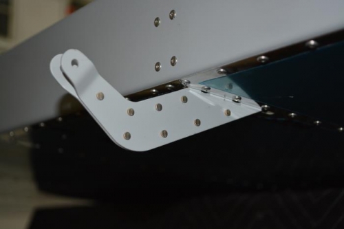 Middle hing rib installed