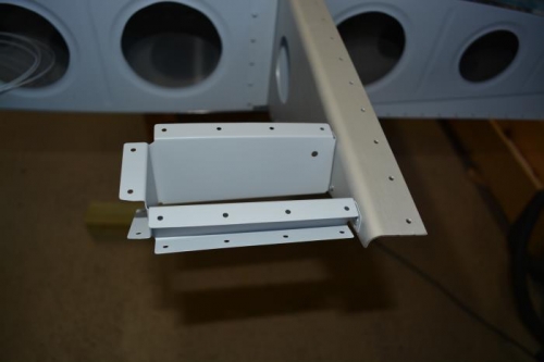 Attached handle to spar