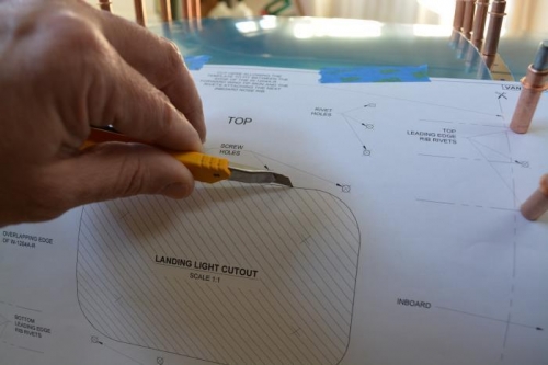 Mark wing tip for landing light