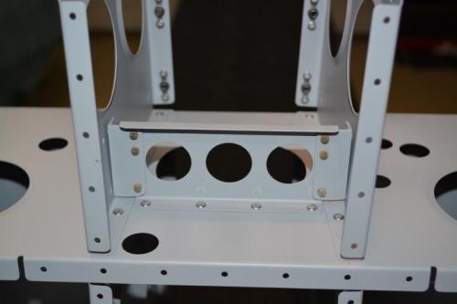 Bracket attached to rear bagage spar