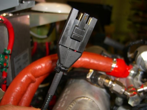 Fuel flow sender connector