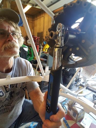 Torqe pulley bolts to 35 inch/pounds