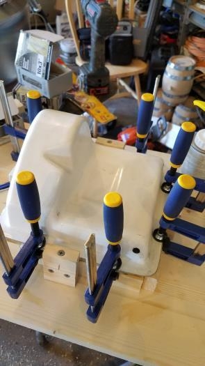 Initial clamping of oil sump halves